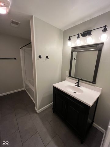 1220 Iowa Street, Columbus, IN 47201