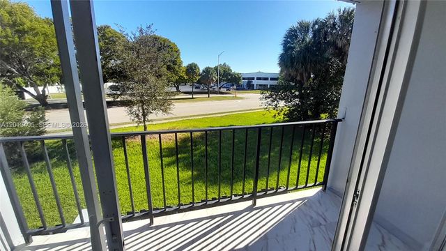 310 Fontainebleau Boulevard 203, Miami, FL 33172