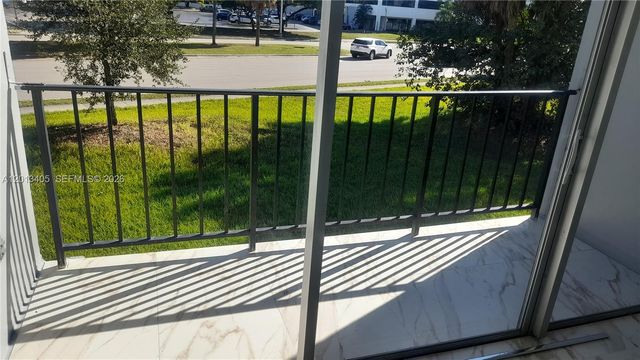 310 Fontainebleau Boulevard 203, Miami, FL 33172