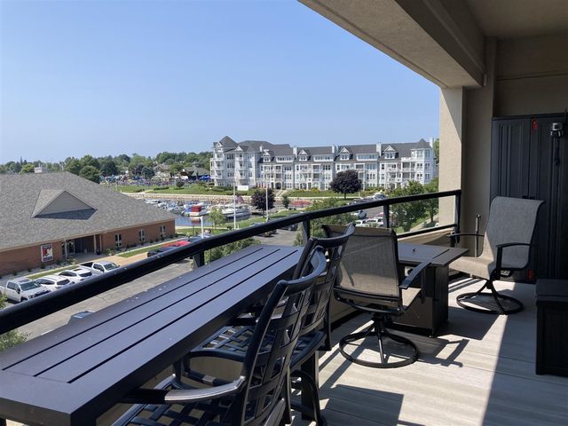 105 W Danaher Street 401, Ludington, MI 49431
