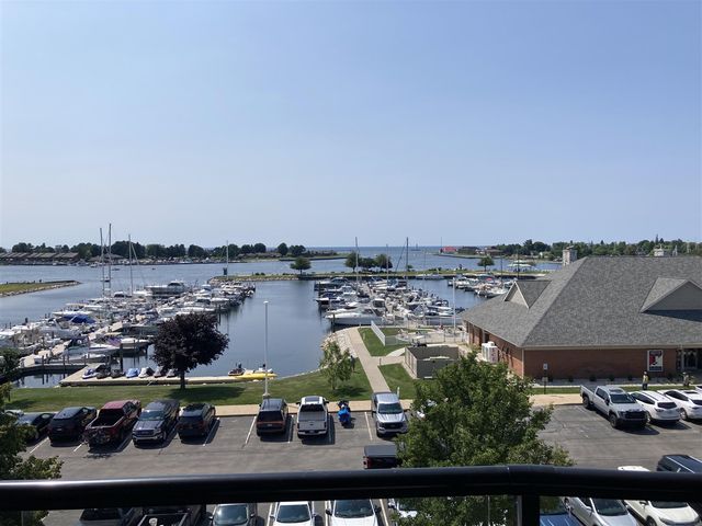 105 W Danaher Street 401, Ludington, MI 49431