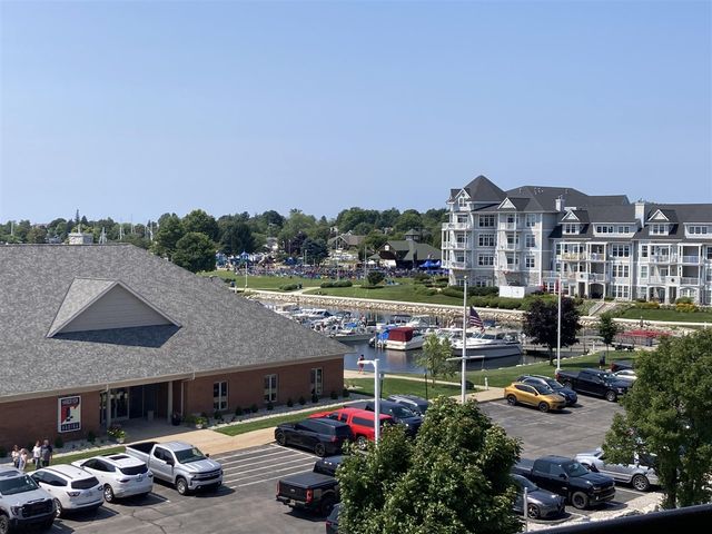 105 W Danaher Street 401, Ludington, MI 49431
