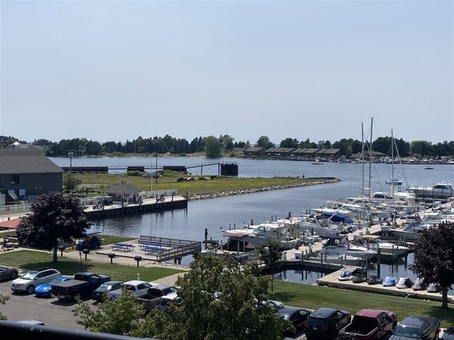 105 W Danaher Street 401, Ludington, MI 49431
