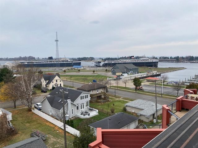 105 W Danaher Street 401, Ludington, MI 49431