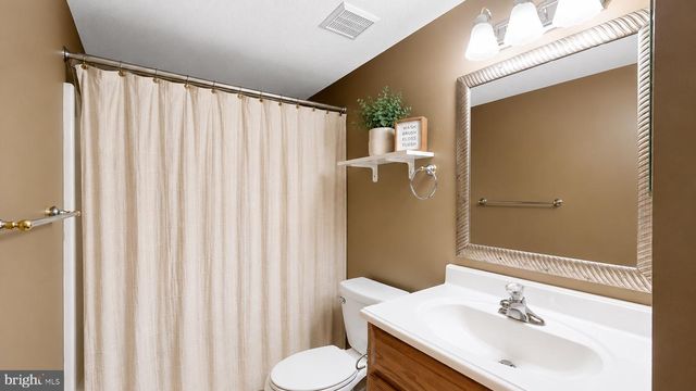 631 CASCADE DR S, Mount Laurel, NJ 08054