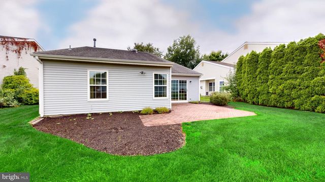 631 CASCADE DR S, Mount Laurel, NJ 08054