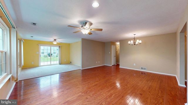 631 CASCADE DR S, Mount Laurel, NJ 08054