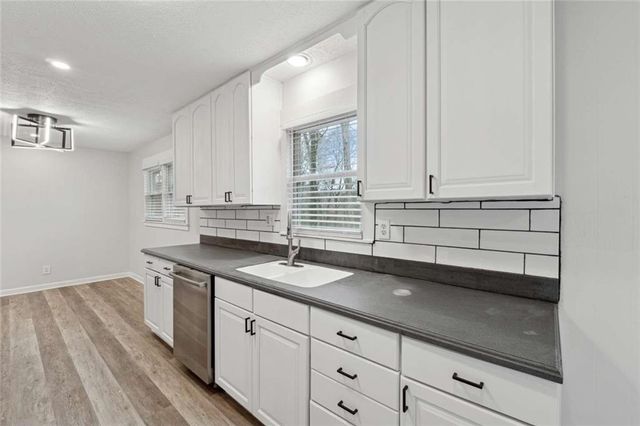 1573 Deerwood Lane, Acworth, GA 30102