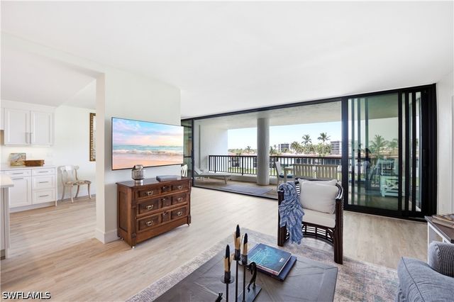 2316 Gulf Shore BLVD N 411, Naples, FL 34103