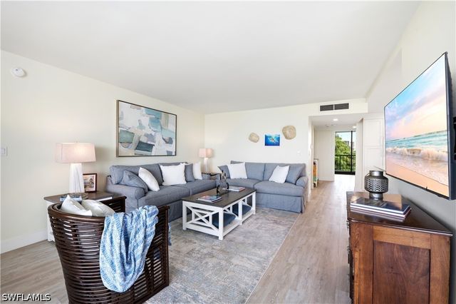 2316 Gulf Shore BLVD N 411, Naples, FL 34103