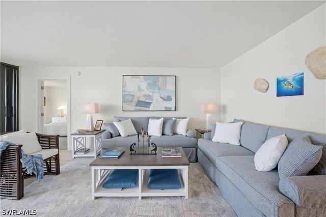 2316 Gulf Shore BLVD N 411, Naples, FL 34103