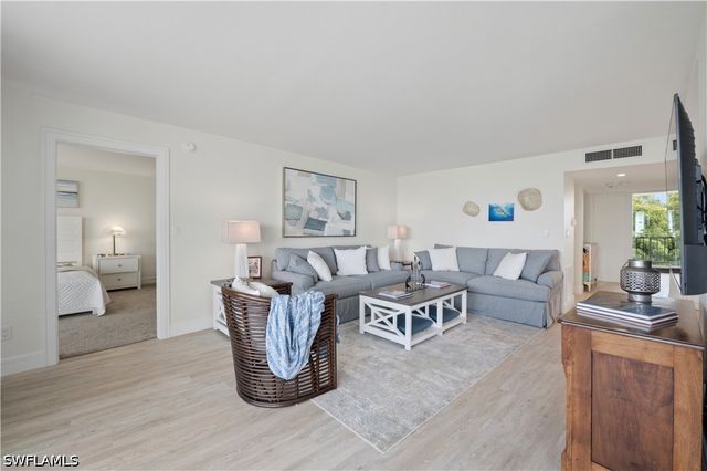 2316 Gulf Shore BLVD N 411, Naples, FL 34103