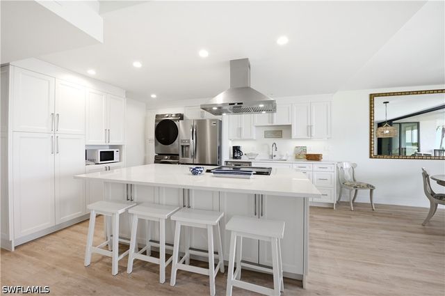 2316 Gulf Shore BLVD N 411, Naples, FL 34103