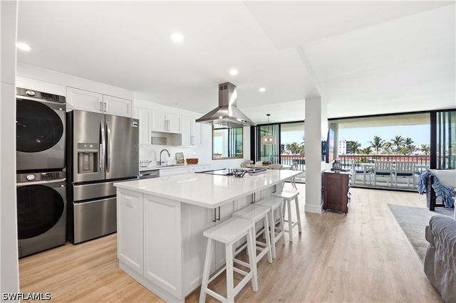 2316 Gulf Shore BLVD N 411, Naples, FL 34103