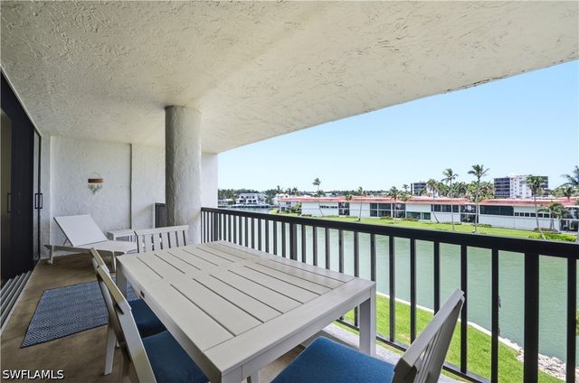 2316 Gulf Shore BLVD N 411, Naples, FL 34103