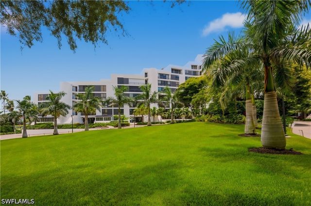 2316 Gulf Shore BLVD N 411, Naples, FL 34103