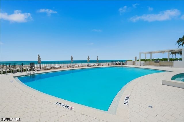 2316 Gulf Shore BLVD N 411, Naples, FL 34103