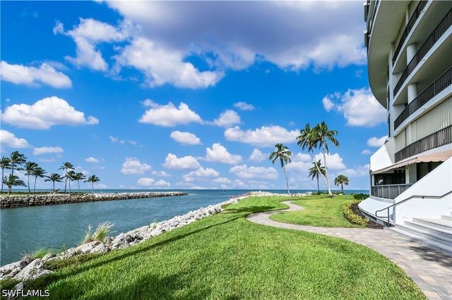 2316 Gulf Shore BLVD N 411, Naples, FL 34103