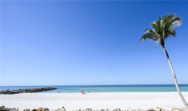 2316 Gulf Shore BLVD N 411, Naples, FL 34103