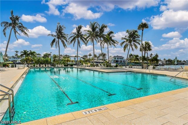 2316 Gulf Shore BLVD N 411, Naples, FL 34103
