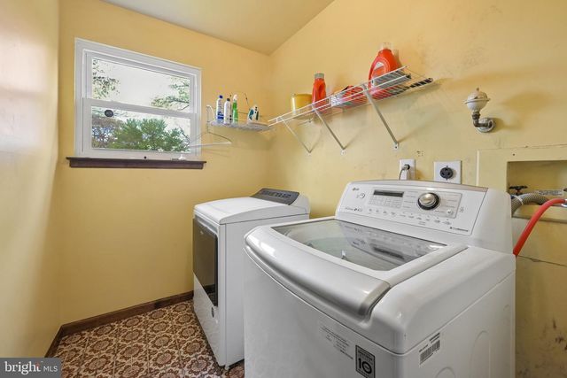 33 STURBRIDGE DR, Sicklerville, NJ 08081