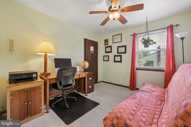 33 STURBRIDGE DR, Sicklerville, NJ 08081