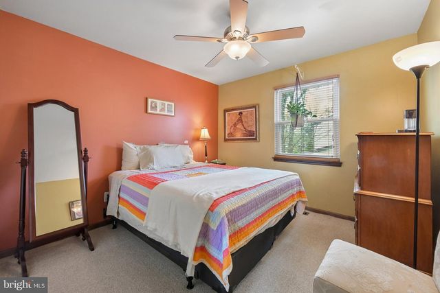 33 STURBRIDGE DR, Sicklerville, NJ 08081