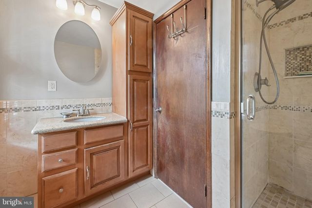 33 STURBRIDGE DR, Sicklerville, NJ 08081