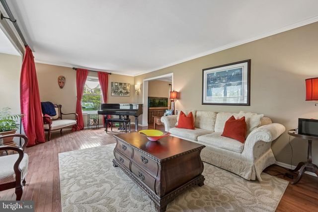 33 STURBRIDGE DR, Sicklerville, NJ 08081