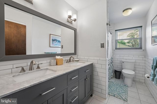 33 STURBRIDGE DR, Sicklerville, NJ 08081