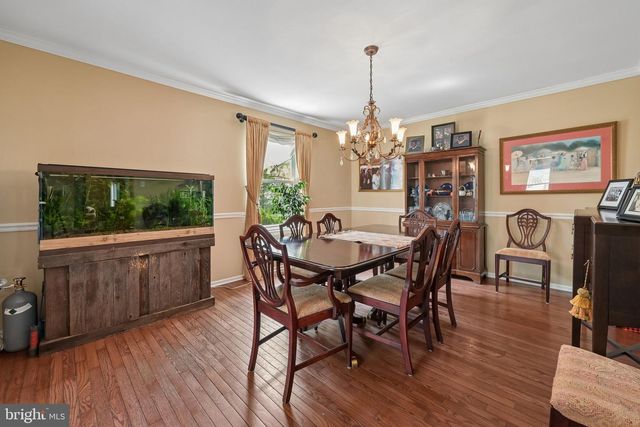 33 STURBRIDGE DR, Sicklerville, NJ 08081