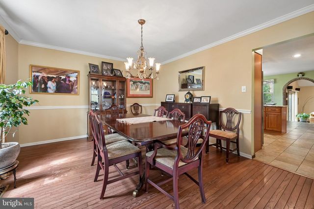 33 STURBRIDGE DR, Sicklerville, NJ 08081