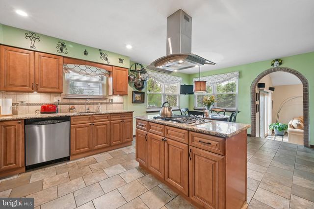 33 STURBRIDGE DR, Sicklerville, NJ 08081