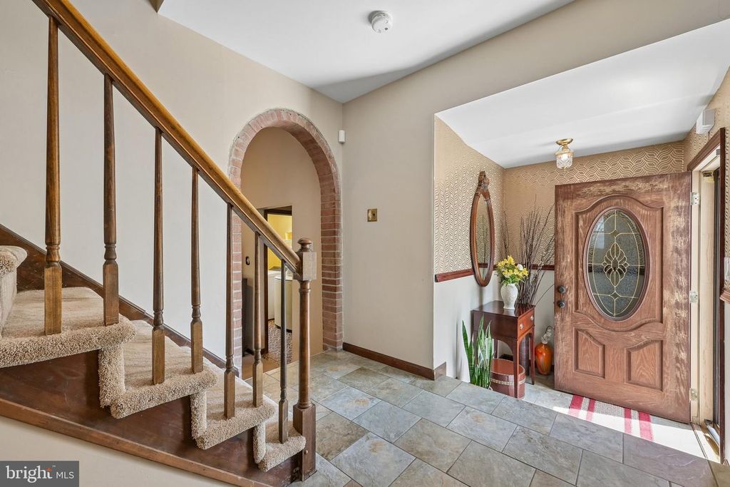 33 STURBRIDGE DR, Sicklerville, NJ 08081