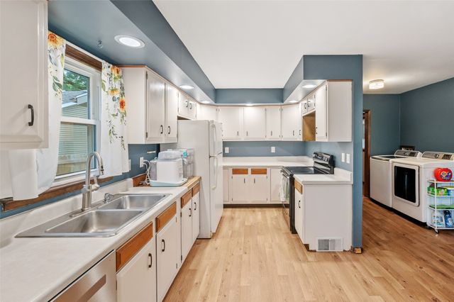3316 E Shawnee Avenue, Des Moines, IA 50317