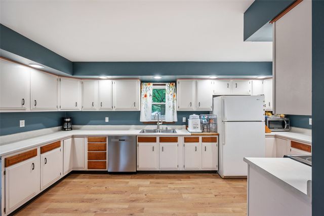 3316 E Shawnee Avenue, Des Moines, IA 50317