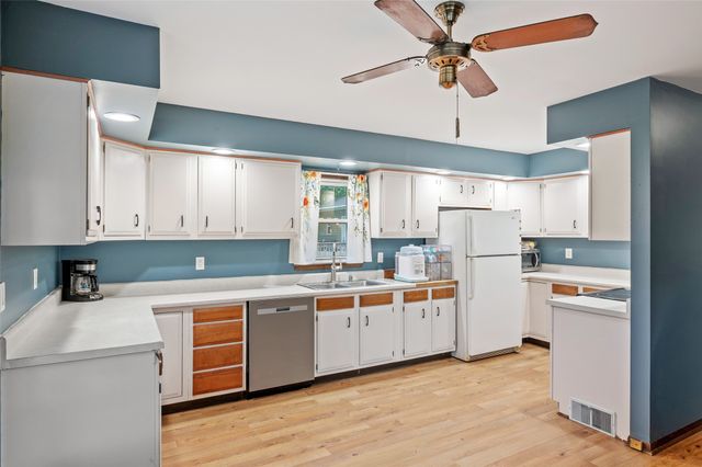 3316 E Shawnee Avenue, Des Moines, IA 50317
