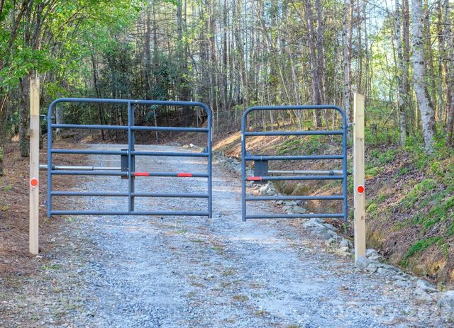 3860 Dixon Hill Place, Lenoir, NC 28645
