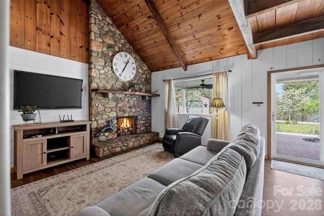 3860 Dixon Hill Place, Lenoir, NC 28645