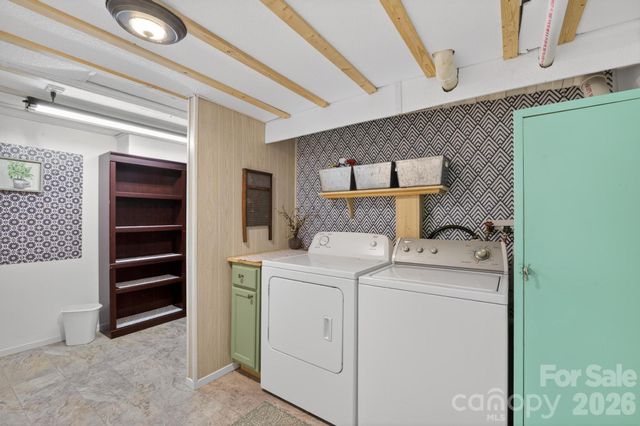 3860 Dixon Hill Place, Lenoir, NC 28645