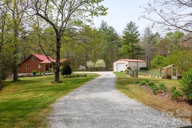 3860 Dixon Hill Place, Lenoir, NC 28645