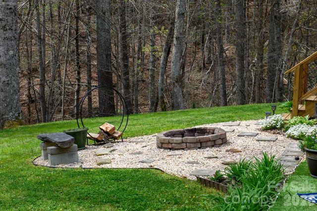 3860 Dixon Hill Place, Lenoir, NC 28645