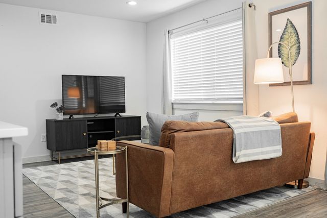 601 N Ewing Avenue 107, Dallas, TX 75203