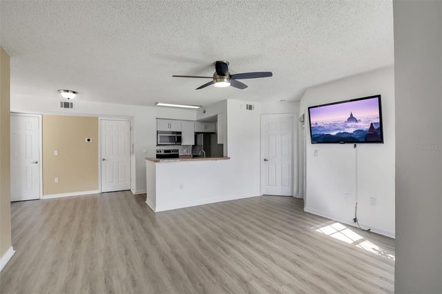 413 FOUNTAINHEAD CIRCLE 132, Kissimmee, FL 34741