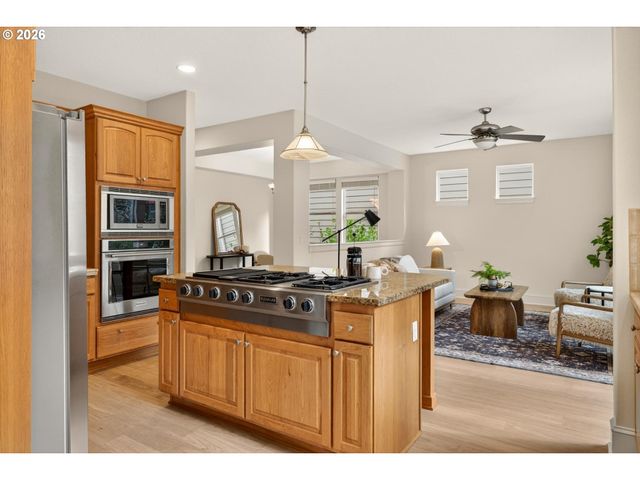 12814 Nw BAYONNE Ln, Portland, OR 97229