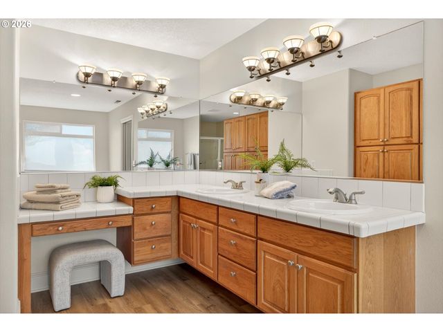 12814 Nw BAYONNE Ln, Portland, OR 97229