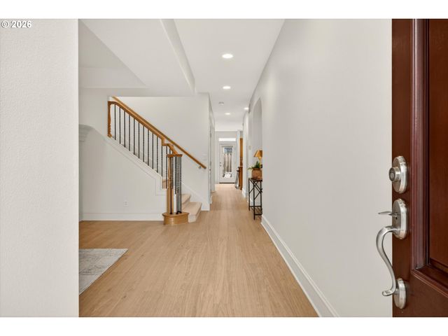 12814 Nw BAYONNE Ln, Portland, OR 97229