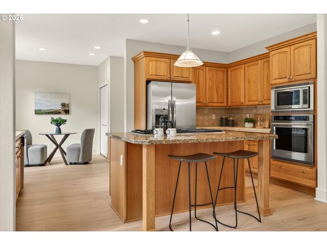 12814 Nw BAYONNE Ln, Portland, OR 97229