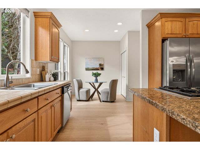 12814 Nw BAYONNE Ln, Portland, OR 97229