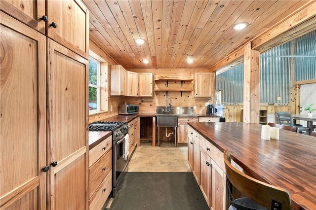 8800 Fred Austin Road, Decatur, AR 72722